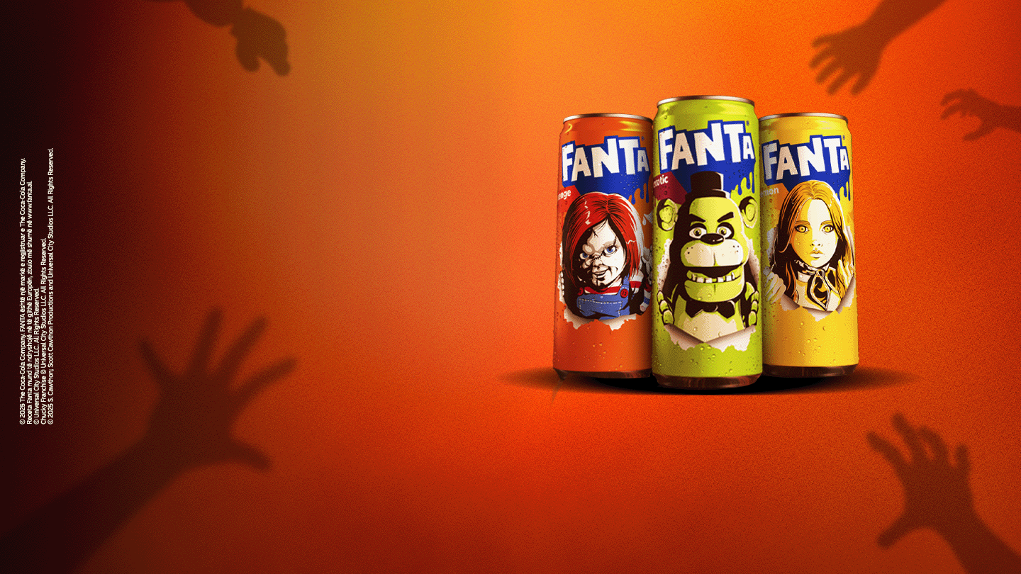 Set i kanaçeve Fanta me imazhet e personazheve Chucky, M3gan dhe Freddy Fazbear.