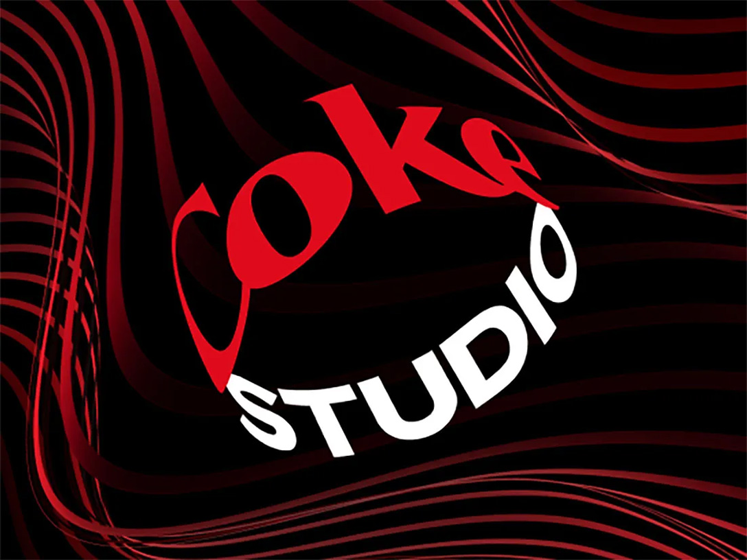 Logo de Coke Studio sobre un fondo negro con líneas onduladas rojas.