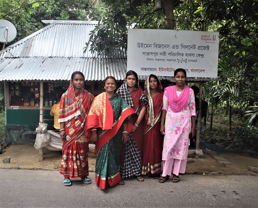 গ্রামীণ নারীদের দারিদ্রতা দূর করছে কোকা কোলা