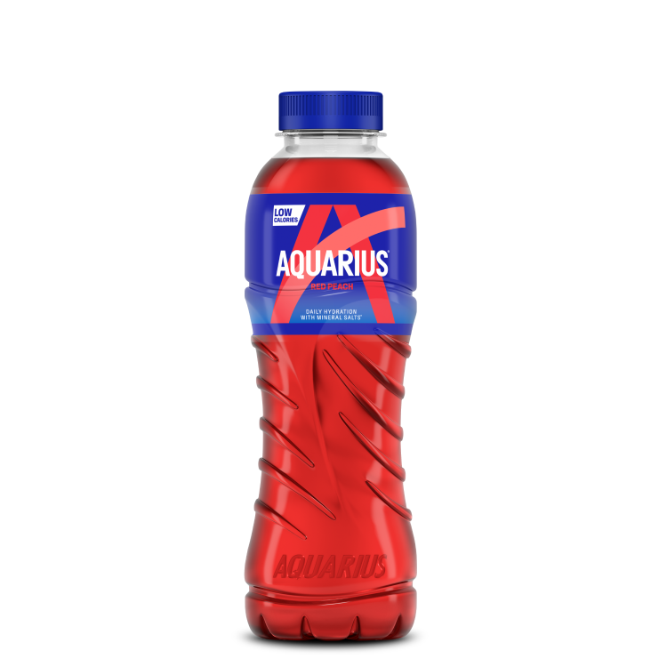 Een fles Aquarius Red Peach sportdrank
