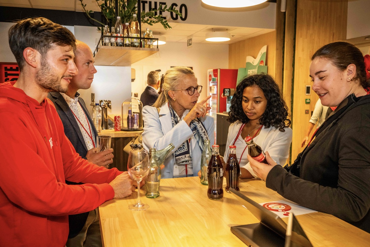 Bart De Wever bezoekt R&D Coca Cola