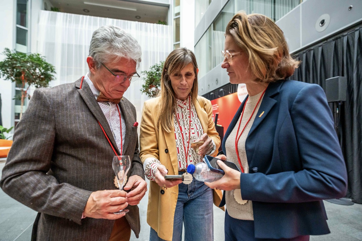 Bart De Wever bezoekt R&D Coca Cola