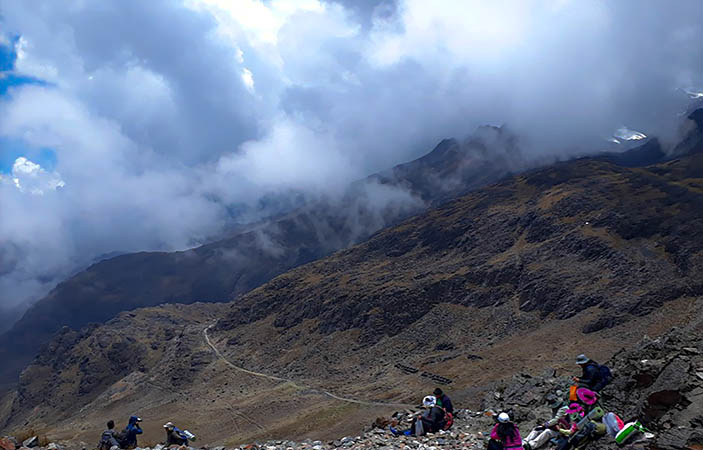 Grupo de turistas recorre La ruta del Takesi