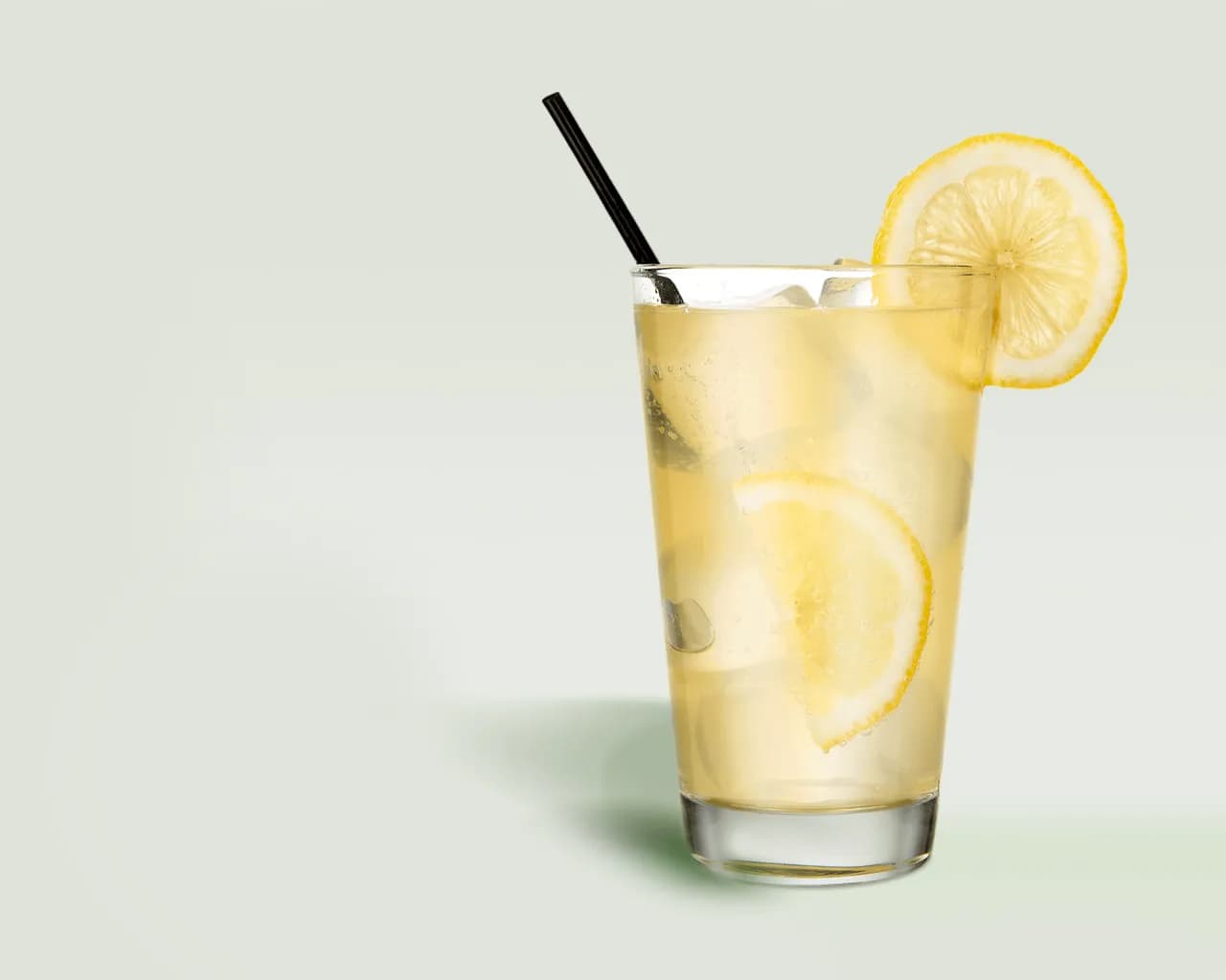 A glass of lemonade