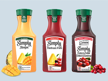 trois carafes de Simply Orange sur un fond jaune