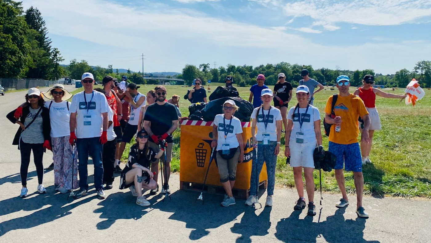 Photo de groupe des bénévoles qui ont ramassé les déchets abandonnés à l'Openair Frauenfeld et qui s'engagent ainsi contre les déchets sauvages.