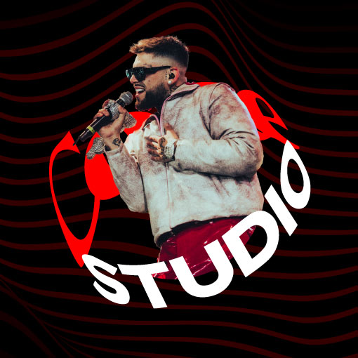 Gino Mella con el logo de Coke Studio alrededor sobre fondo negro. El artista será parte del Coke Studio Festival de entrada gratuita.