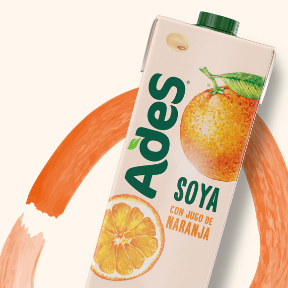 Botella Ades de litro sabor Soya con Jugo de Naranja.