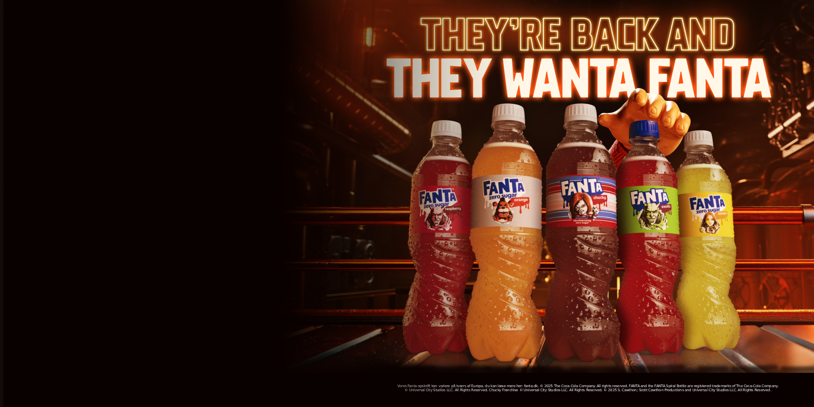 Uhyggelige hænder rækker ud efter Halloween Fanta-flasker