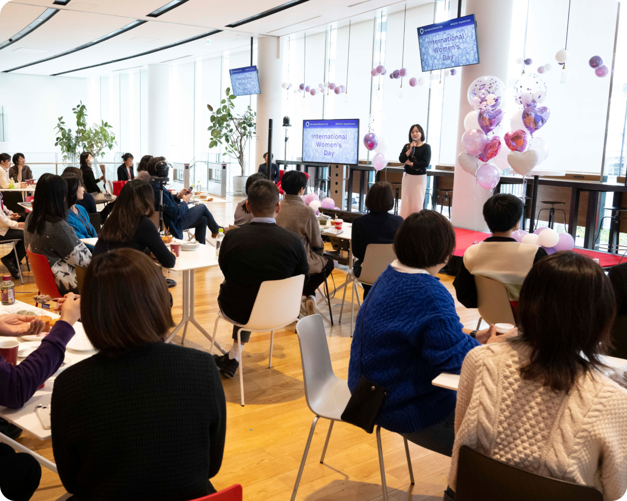 写真：国際女性デーの社内イベントの様子