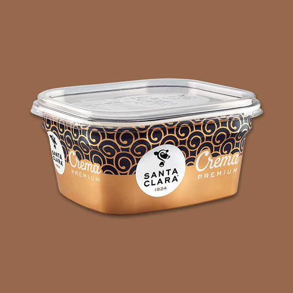 Crema Premium Santa Clara en un envase de color bronce de 420 ml, con marca blanca y el año '1924'.