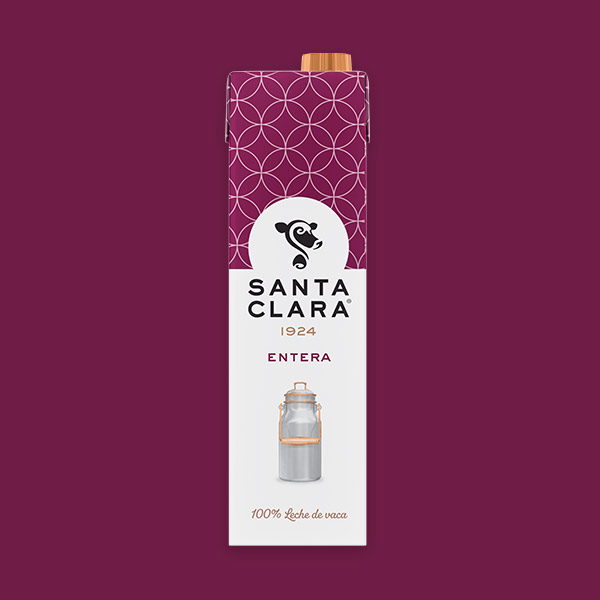 Empaque de Leche Entera Santa Clara 100% pura de vaca de 1 litro.