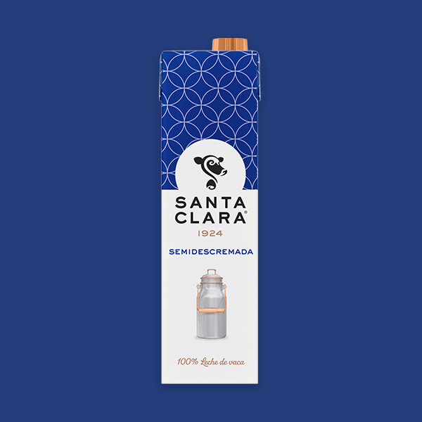 Empaque de Leche Santa Clara Semideslactosada 100% pura de vaca de 1 litro.
