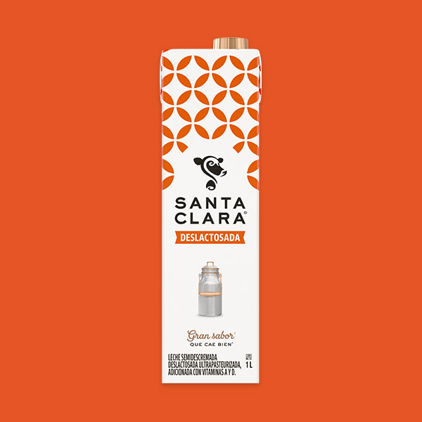 Empaque de Leche Santa Clara Deslactosada 100% pura de vaca de 1 litro.