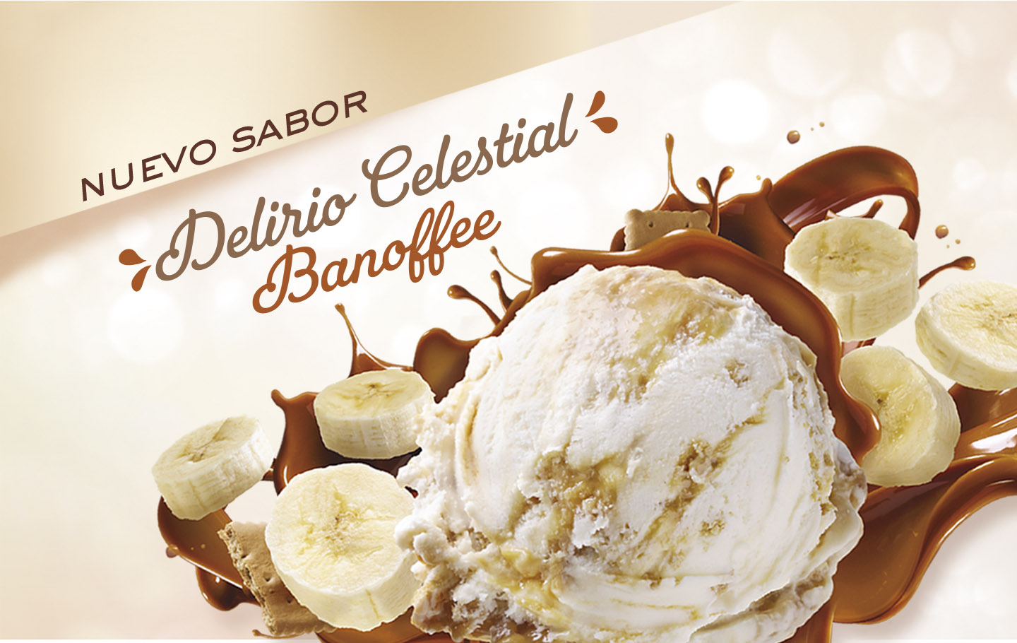 Imagen promocional de un nuevo sabor de helado llamado 'Delirio Celestial Banoffee'. Se ve una bola de helado cremoso con trozos de plátano, salsa de caramelo y pedazos de galleta, todo sobre un fondo claro y brillante. El texto 'Nuevo Sabor' resalta en la parte superior.