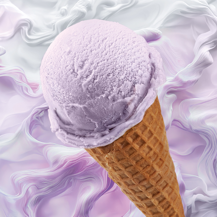 Bola de helado Santa Clara lila en cono con fondo morado.