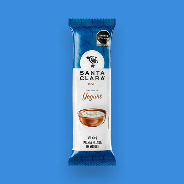 Paleta de Yogurt Santa Clara en su empaque color azul con una imagen de yogurt en un recipiente