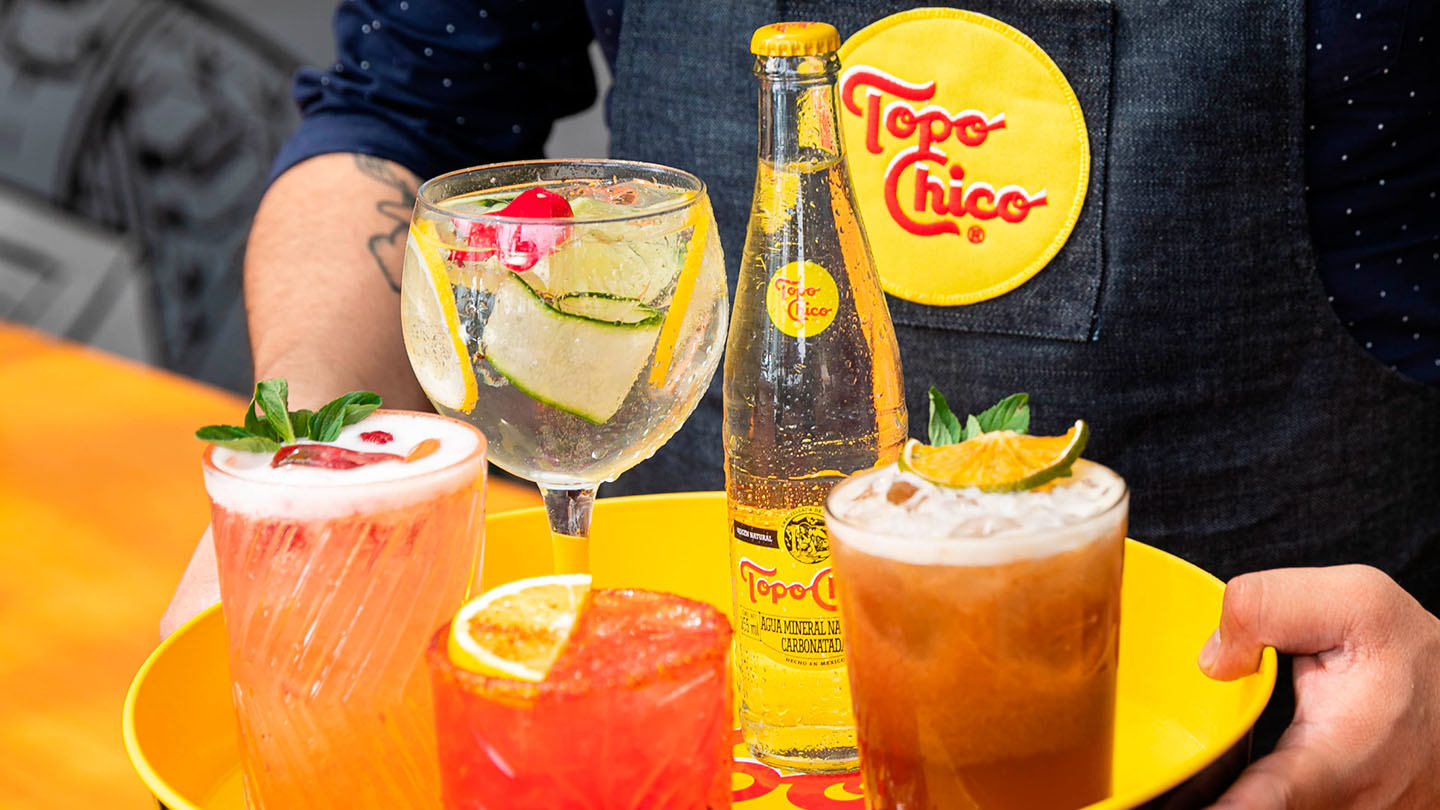 Cocktails con botella de agua Topo Chico