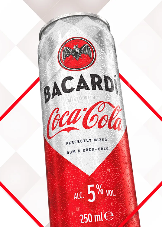 Een blikje Bacardi and Coca-Cola