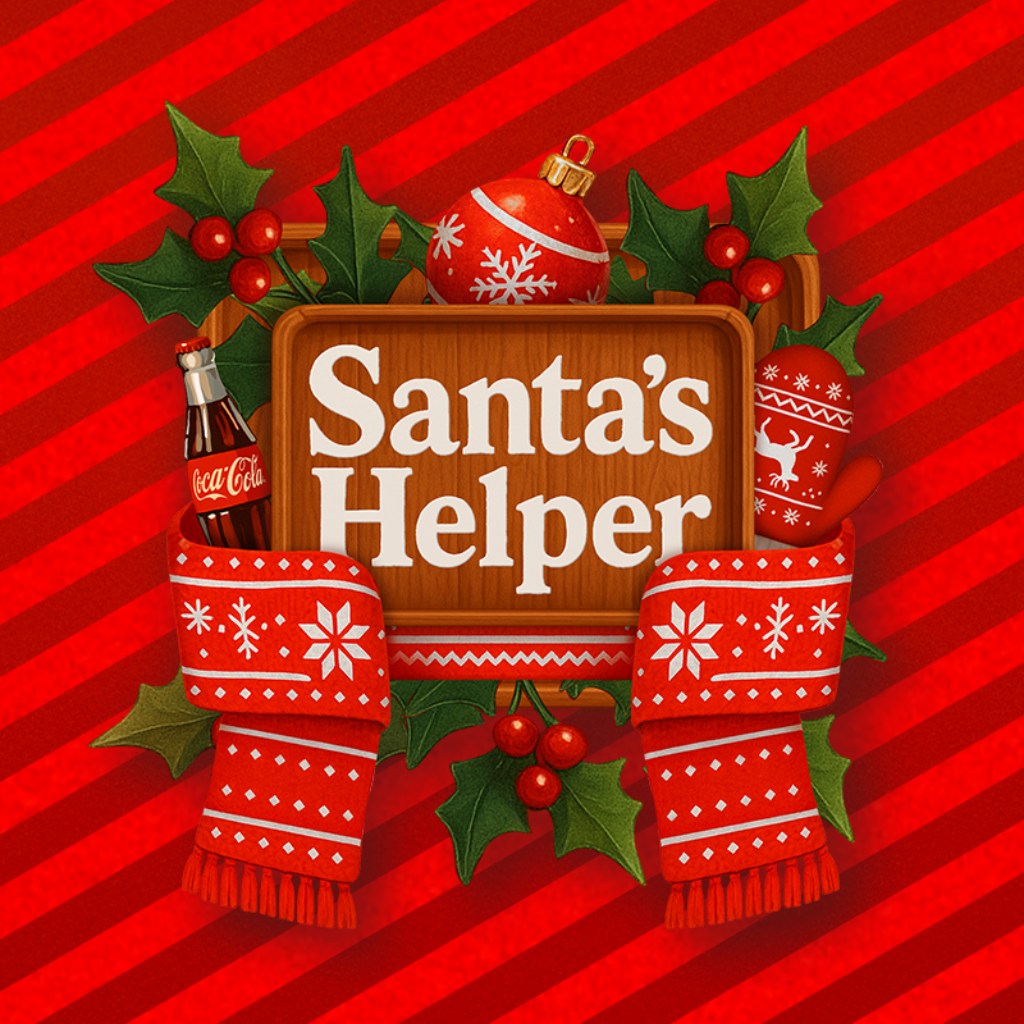 Een houten bord met de tekst “Santa’s Helper” in witte letters, omringd door kerstdecoraties. Links staat een flesje Coca-Cola en rechts een rode want met kerstmotief en een rendierafbeelding. Bovenop het bord ligt een rode kerstbal met witte sneeuwvlokken. Rondom zijn groene hulstbladeren met rode bessen te zien. Aan de onderkant hangt een rood gebreid wintersjaal met witte sneeuwvlokpatronen. De achtergrond is rood met diagonale strepen.