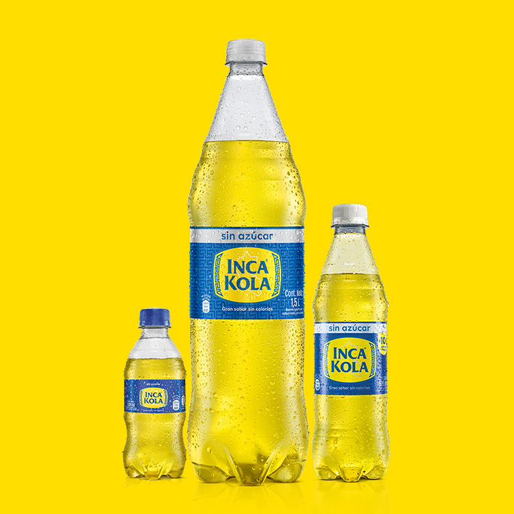 3 botellas de Inca Kola Sin Azúcar sobre un fondo amarillo.