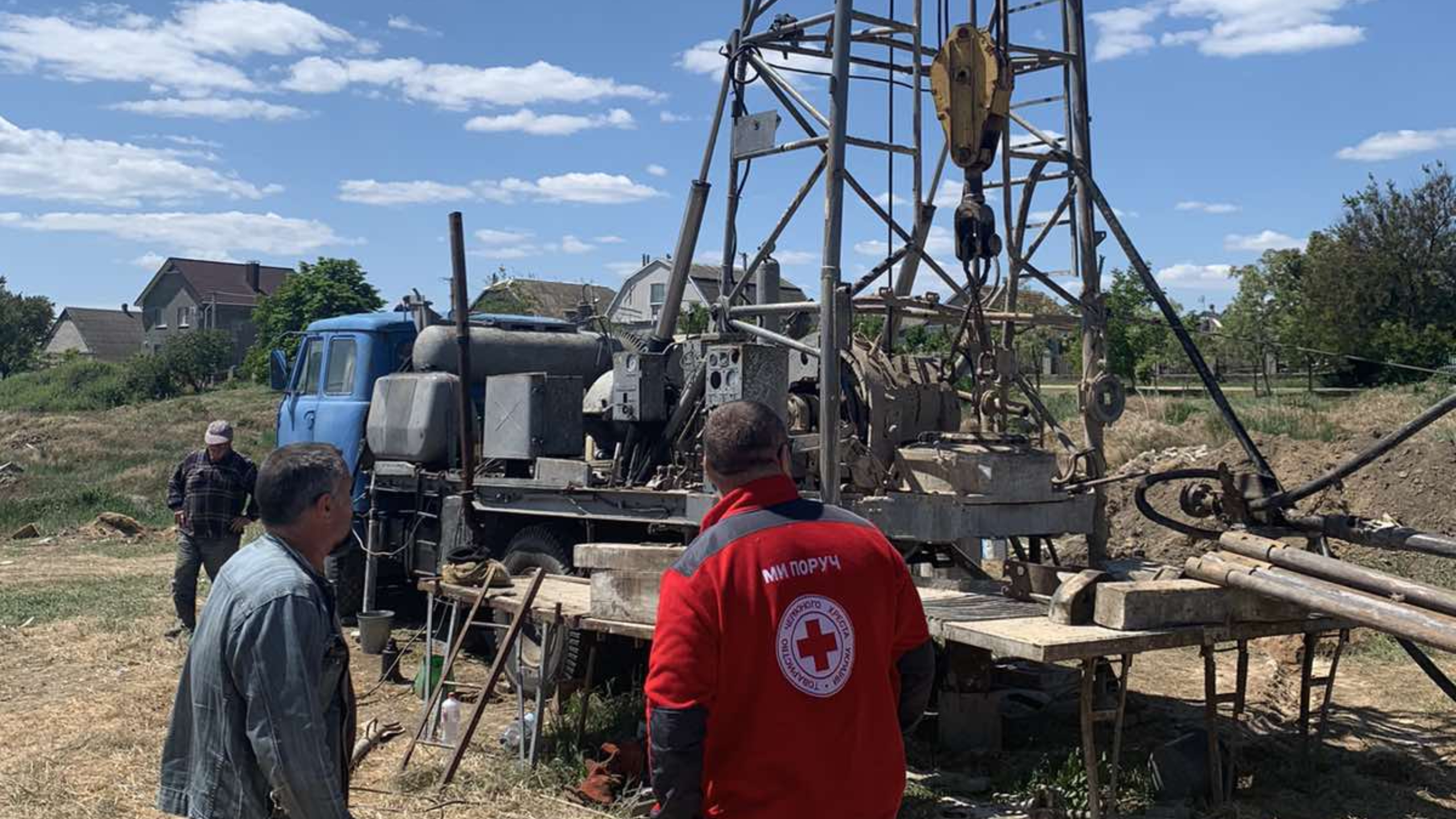 Фундація Кока-Кола спільно з Українським Червоним Хрестом допомагає покращити доступ до питної води у південних областях України. 